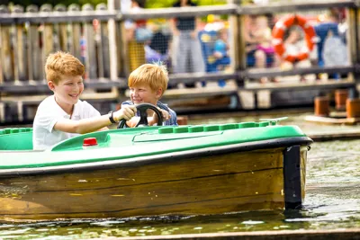 two children on the LEGOLAND harbor cruise ride