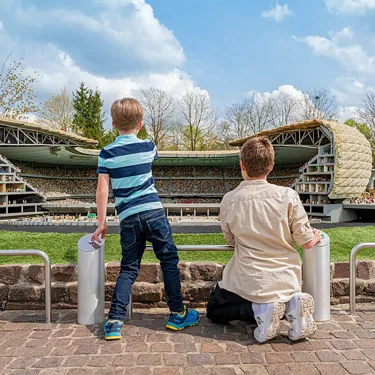 Two children in front of the Allianz Arena at LEGOLAND Deutschland