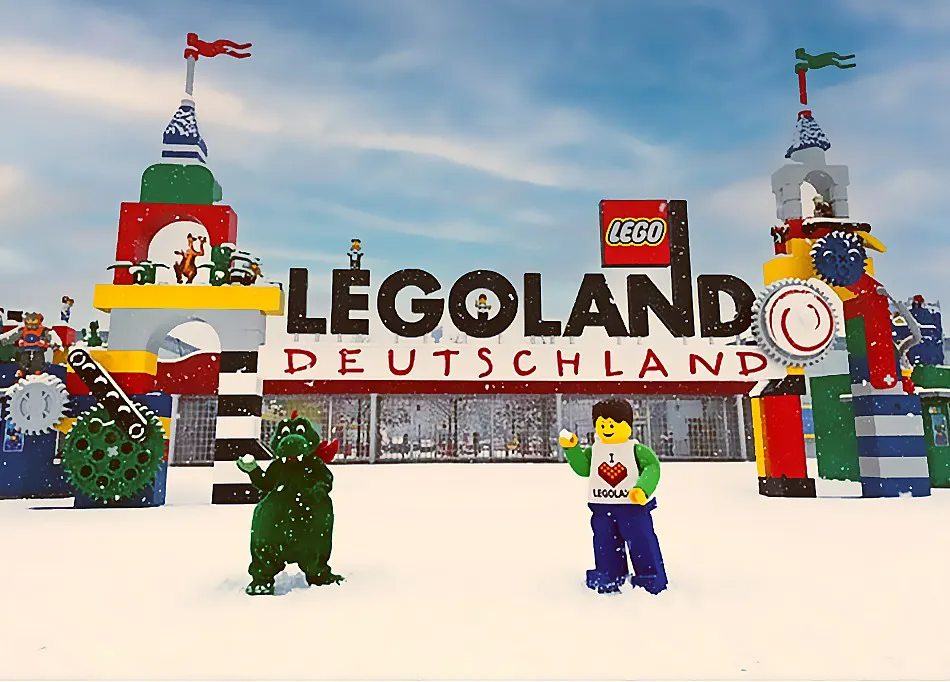 Oli i LEGO Boy na śniegu przed LEGOLAND Portal