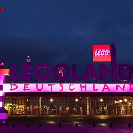 LEGOLAND Purple Light Up mit lila beleuchtetem LEGOLAND Portal