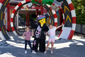 Children with LEGOLAND resident Wyldstyle