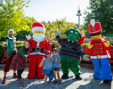 Parkdrache Olli feiert Weihnachten Im August