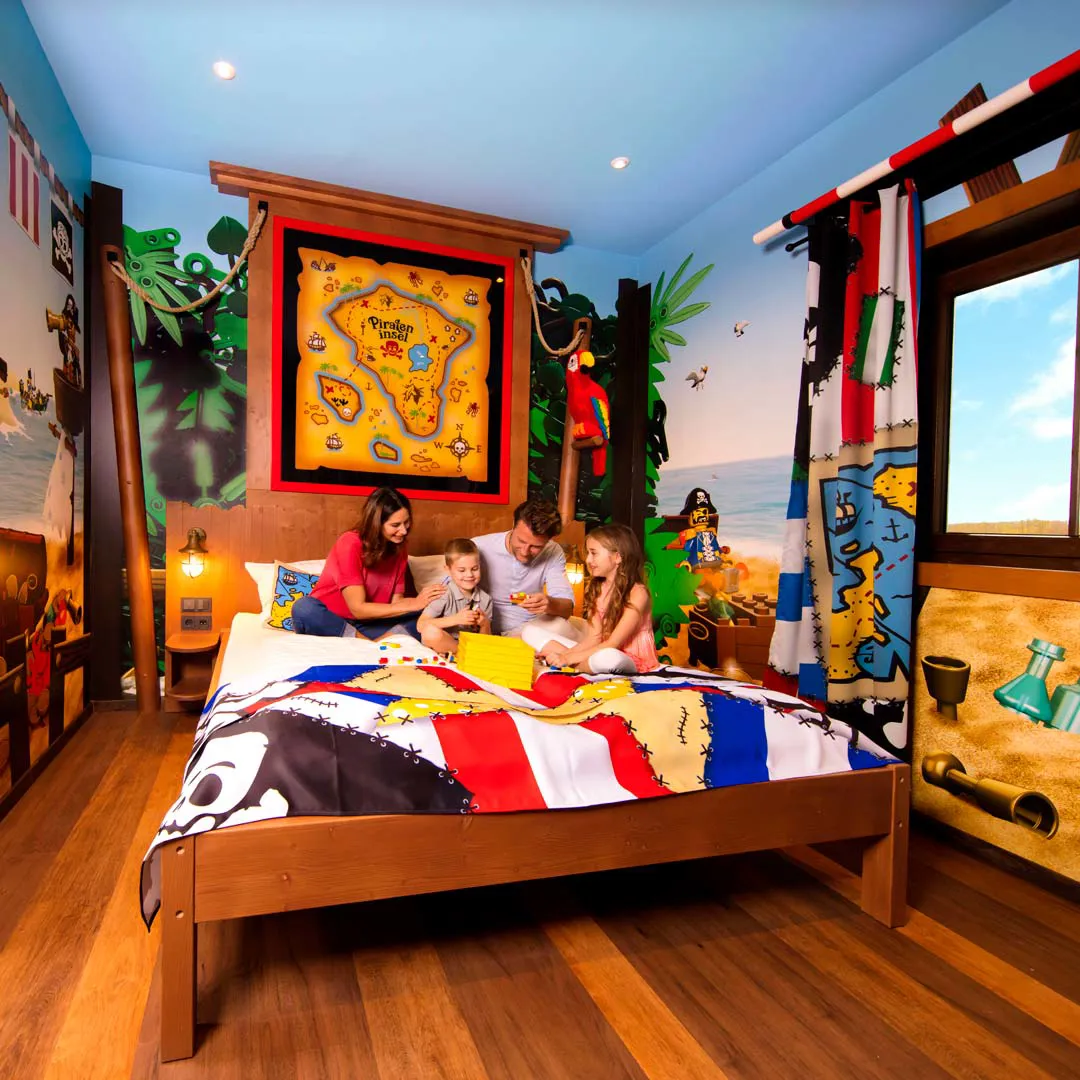 LEGOLAND® Holiday Village - Pirate Island Hotel  - Parents' bedroom