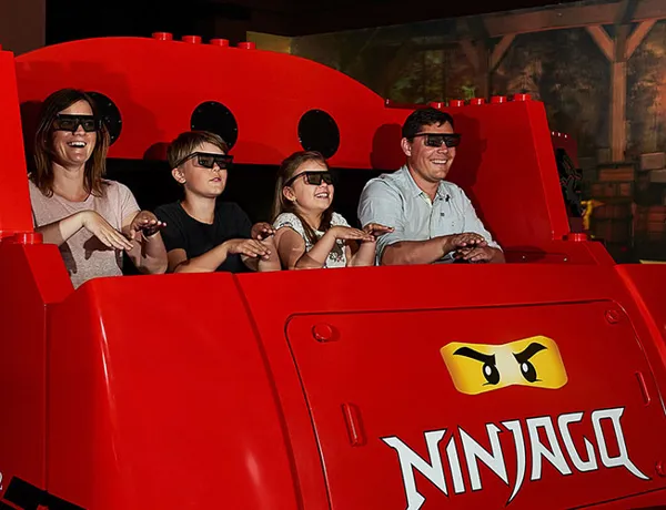Rodina na atrakci LEGOLAND NINJAGO The Ride