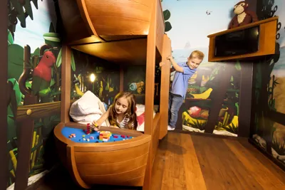 playing kids in LEGOLAND Pirate Island Hotel room