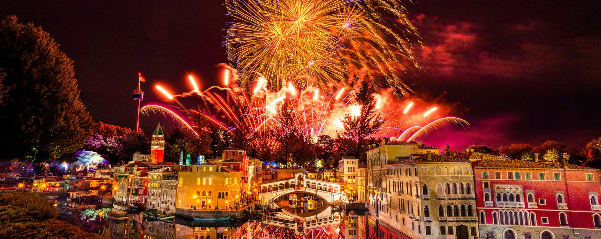 LEGOLAND season finale with fireworks over MINILAND