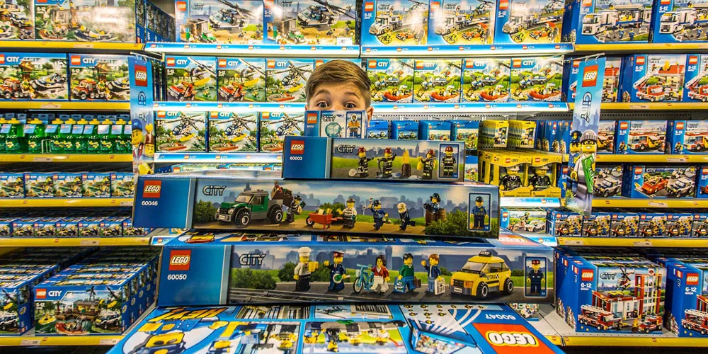 Child with LEGO building sets at LEGOLAND Deutschland