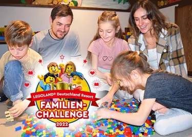 Familie baut für LEGOLAND Familien Challenge 2022