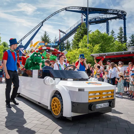LGOLAND Deutschland Parade mit Wagen und Gästen