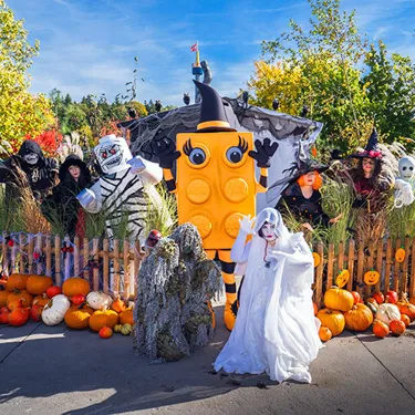Orange Brick with monsters on Halloween at LEGOLAND Deutschland