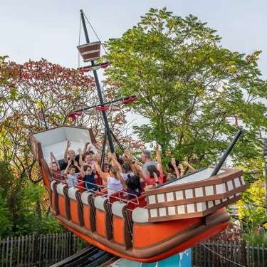LEGOLAND Holiday Village - Experience the start of the 2025 season: Overnight stay with 2 days of park fun from 110€ p.p.!