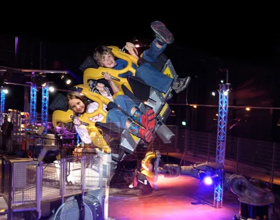 Children in the LEGOLAND Power Builder ride