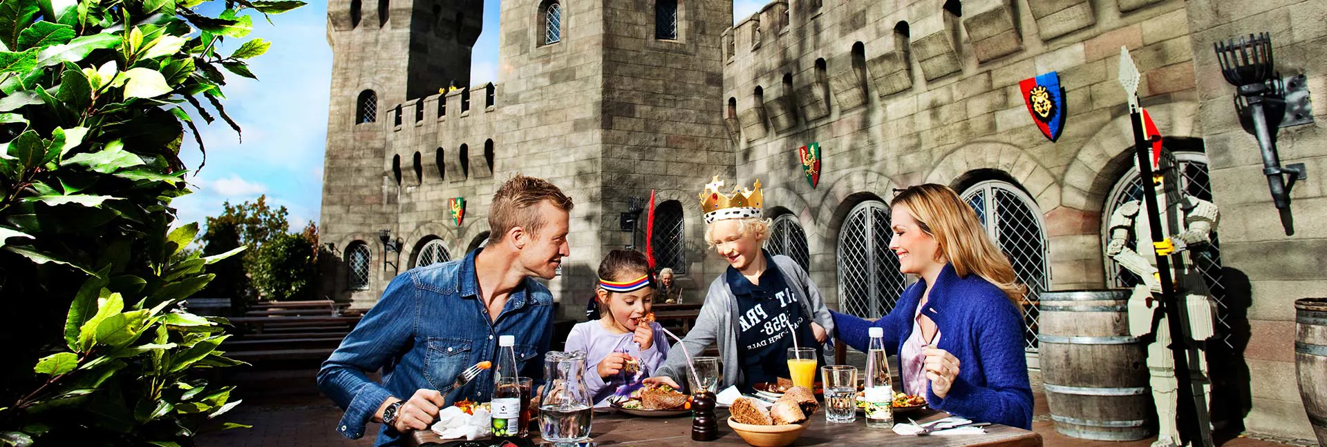 LEGOLAND Restaurants, Family in front of a knight's castle