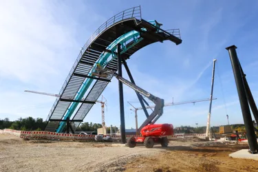Baustelle der Achterbahn LEGO MYTHICA im LEGOLAND