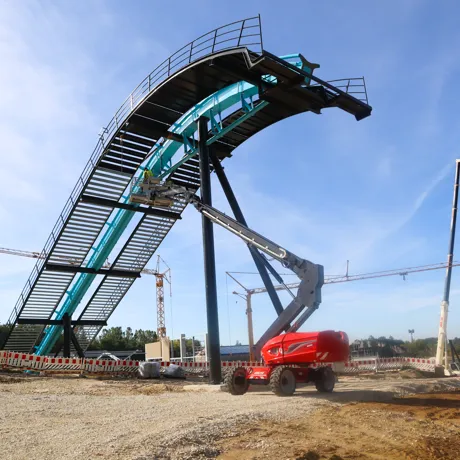 Baustelle der Achterbahn LEGO MYTHICA im LEGOLAND