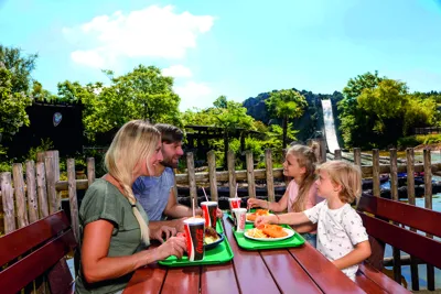 Family eating at LEGOLAND Schnitzeldepot 
