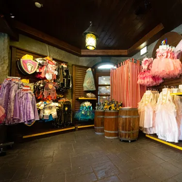 Clothing for girls in the LEGOLAND Castle Shop