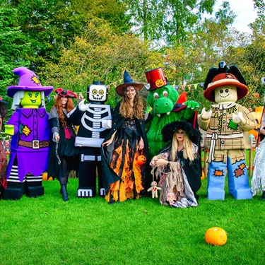 Halloween at LEGLAND with witches and mascots