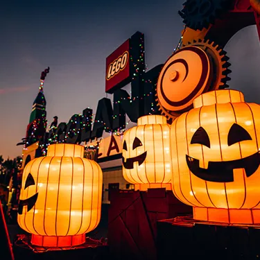 Illuminated pumpkin heads on Halloween at LEGOLAND Deutschland