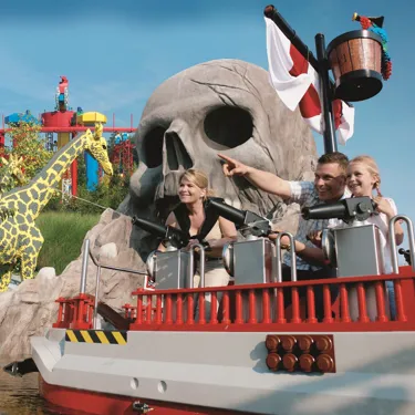 Family in the LEGOLAND Deutschland park area Land of the Pirates